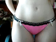 Девочка в розовых трусиках