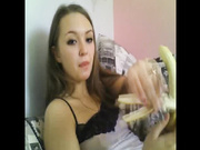 Луна заглатывает банан.