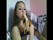 Луна заглатывает банан.