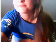 синяя футболка