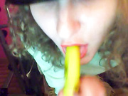 alicevirgin трахает себя