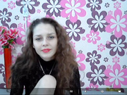 Кудряшка мастурбирует