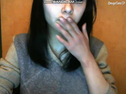 KisiCandy раздевается, ручка в колготках