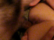 свободная брюнетка