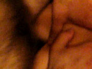 свободная брюнетка