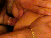 свободная брюнетка