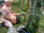 свободная брюнетка