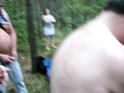 свободная брюнетка