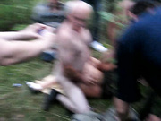 свободная брюнетка