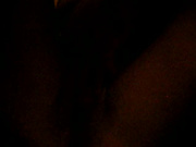 свободная брюнетка