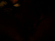 свободная брюнетка