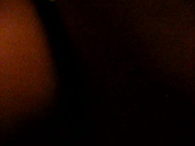 свободная брюнетка