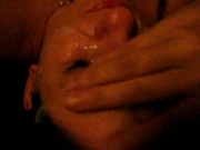 свободная брюнетка