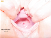 MoonChristine показывает дырень