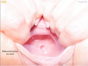 MoonChristine показывает дырень