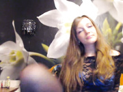 оголила грудь