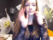 оголила грудь