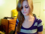 Молоденькая перед вебкой