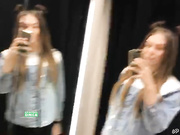 Liliya_Rey показывает себя в примерочной