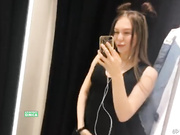 Liliya_Rey показывает себя в примерочной