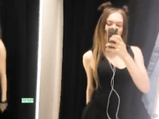 Liliya_Rey показывает себя в примерочной