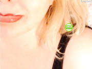 duchess1 сосет игрушку