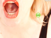 duchess1 сосет игрушку