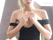 Princess-IVI показывает попку