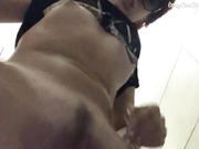 сквирт в туалете