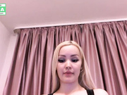 PinkDiamond демонстрирует свою грудь