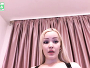 PinkDiamond демонстрирует свою грудь