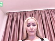 PinkDiamond демонстрирует свою грудь