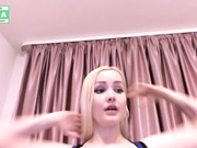 PinkDiamond демонстрирует свою грудь