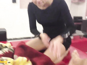 Шлюхе мало хуя. Сосет ногу