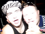 Пьяная шалава танцует в клубе