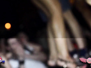 Пьяная шалава танцует в клубе