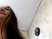 YoureMilena дрочит киску