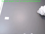 Красотка какает