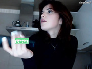 Noelly показывает сиськи