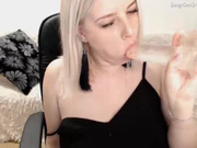 -_A_L_E_X_A_- сосет член и показывает попку