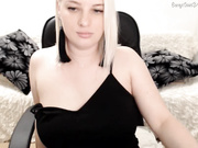 -_A_L_E_X_A_- сосет член и показывает попку