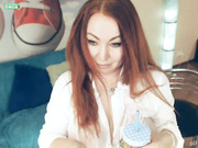 Kobra льет на свою рубашечку и играет с членом