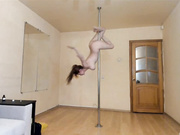 Aariella голая на шесте