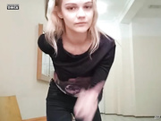 KatRanner - показывает сиськи в универе!!