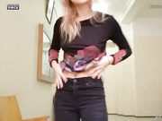 KatRanner - показывает сиськи в универе!!