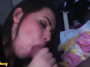 шлюха сосет