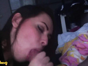 шлюха сосет