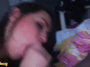 шлюха сосет