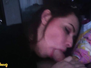 шлюха сосет