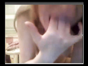 melissalove страстно трахает себя